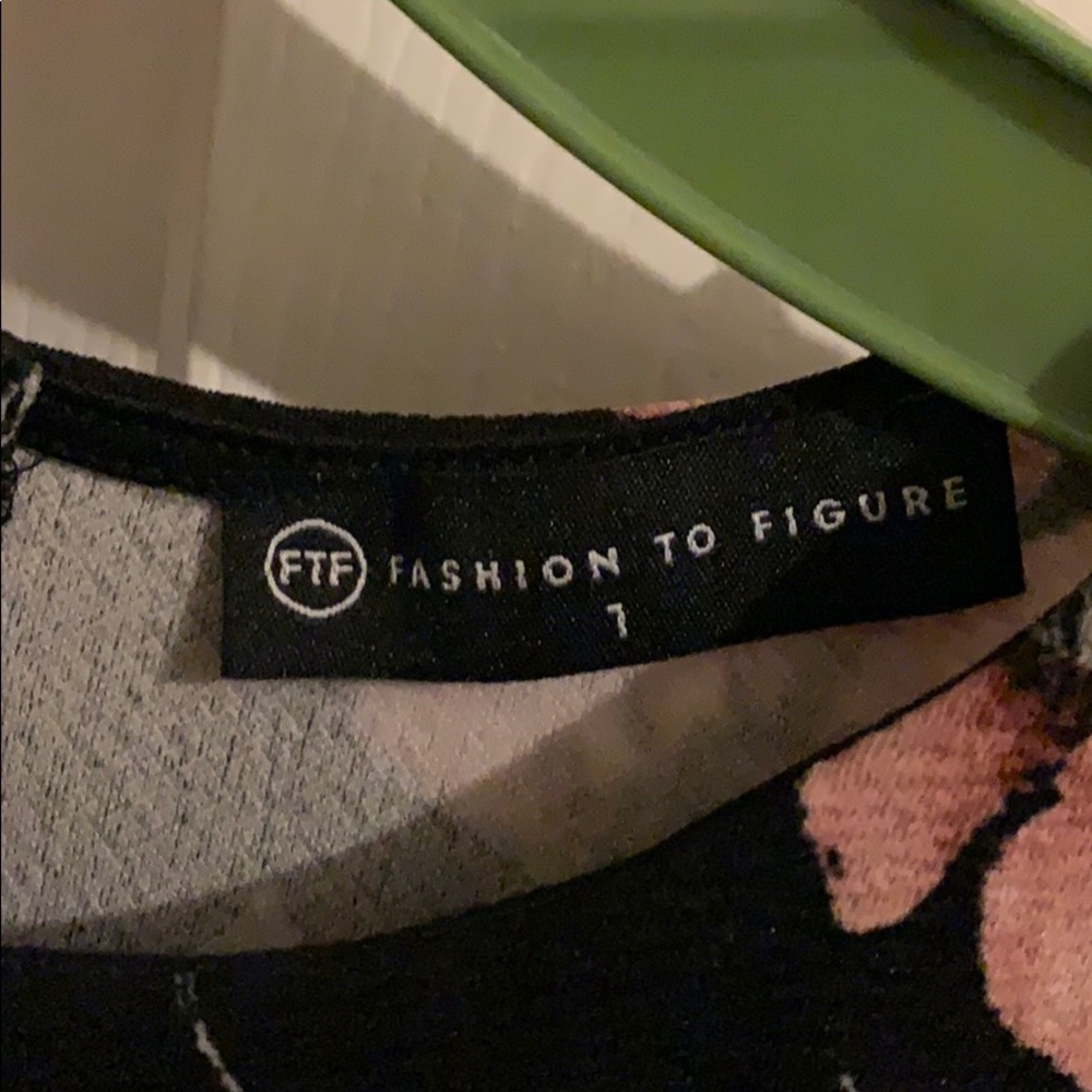 Dress - Picture 3 of 3